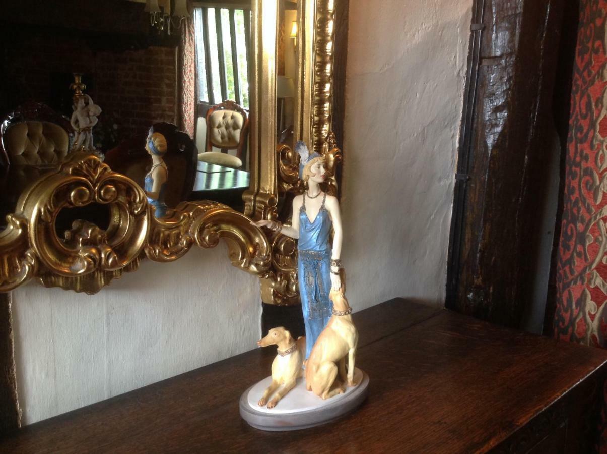 The Greyhound - Historic Former Inn Glemsford Exterior foto